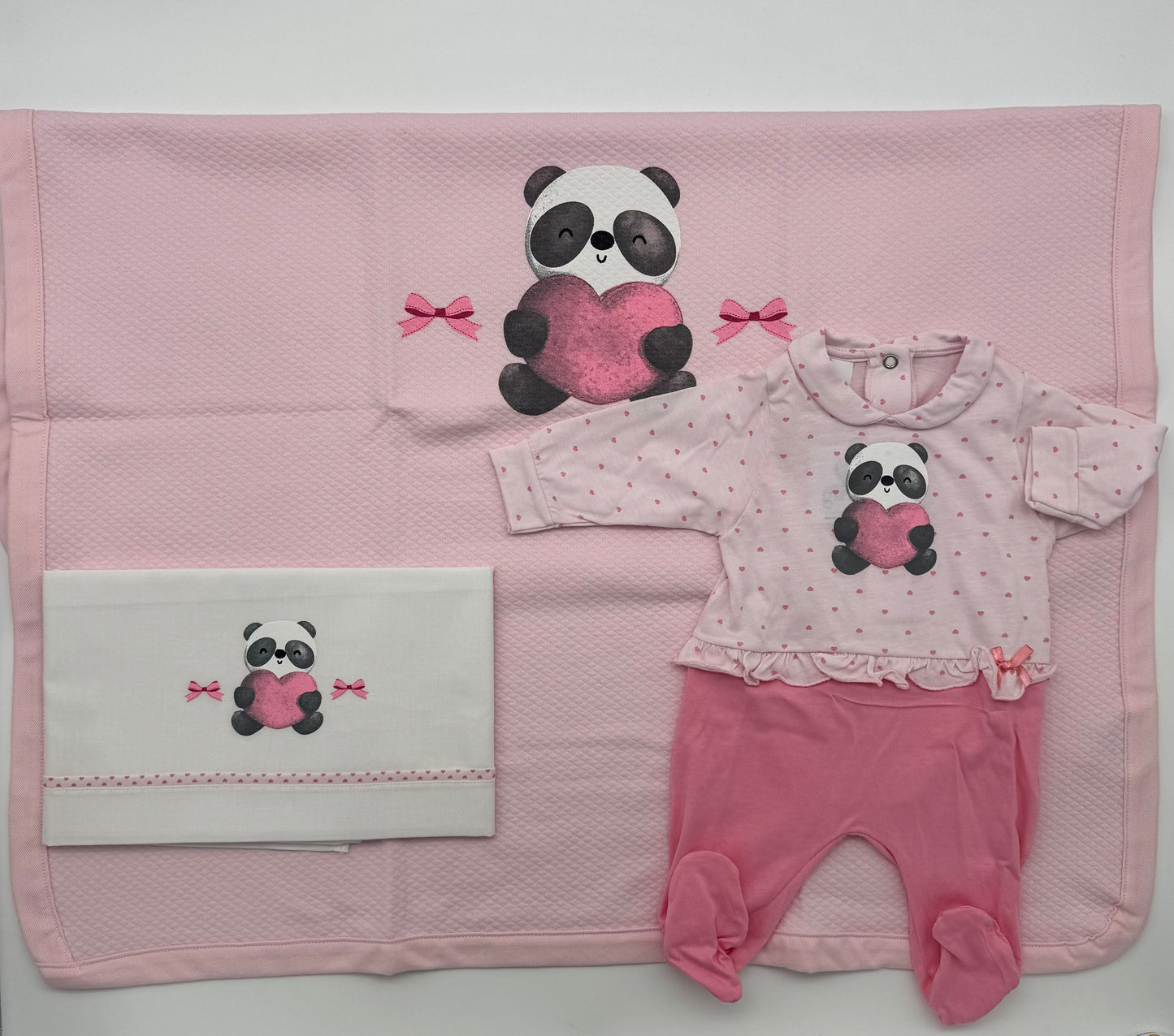 SET PRIMA NASCITA CORREDINO BIMBA CON STAMPA DI PANDA E CUORE GARY